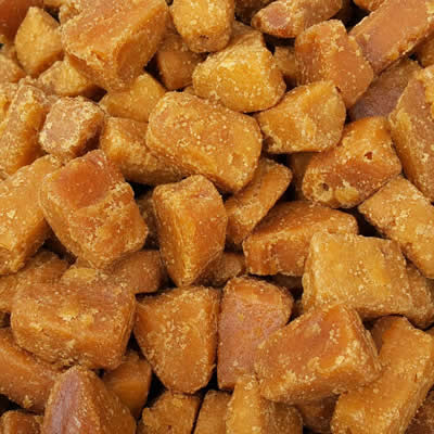 Pure golden-brown natural jaggery cubes for B2B export